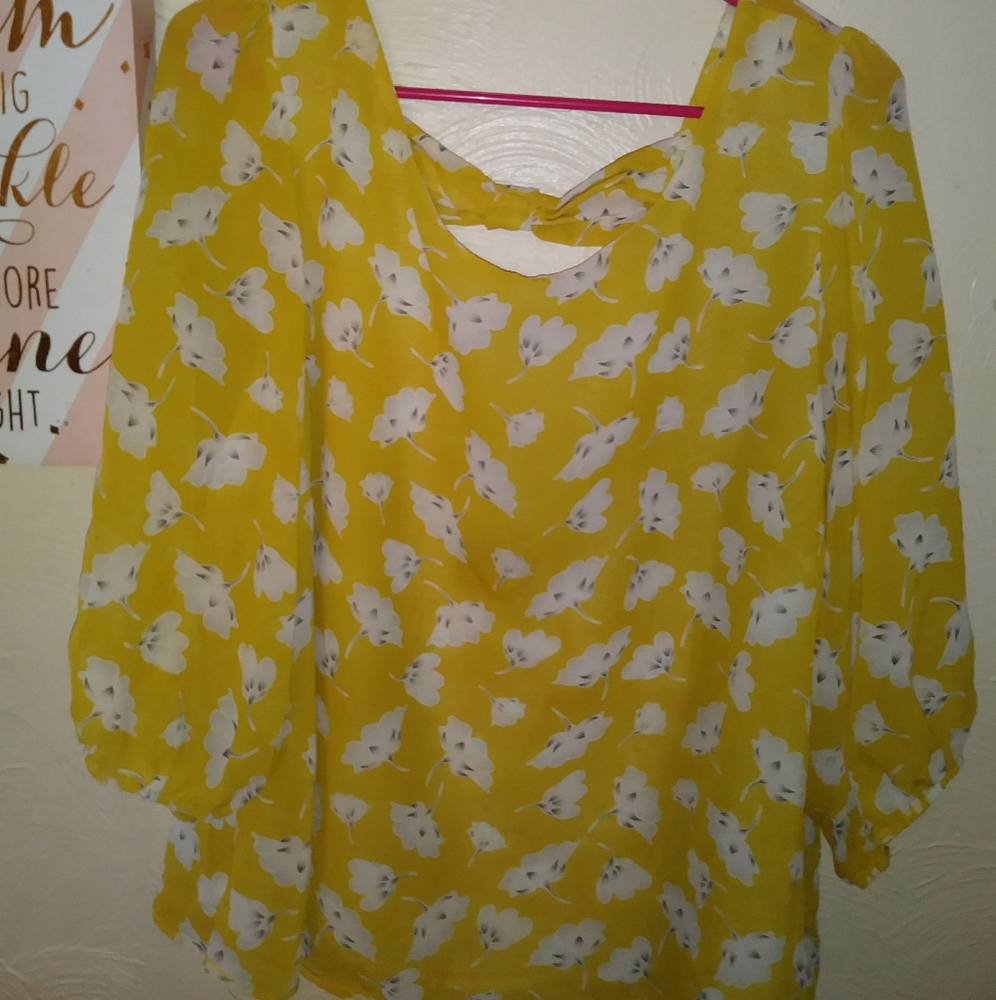 📦 a.n.a Yellow floral blouse